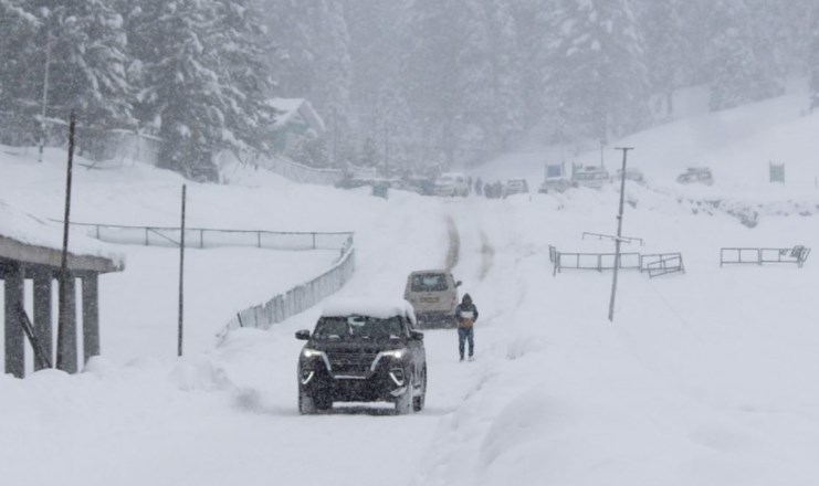Gulmarg, Pahalgam Receive Light Snowfall, Rains Lash Plains In J&K